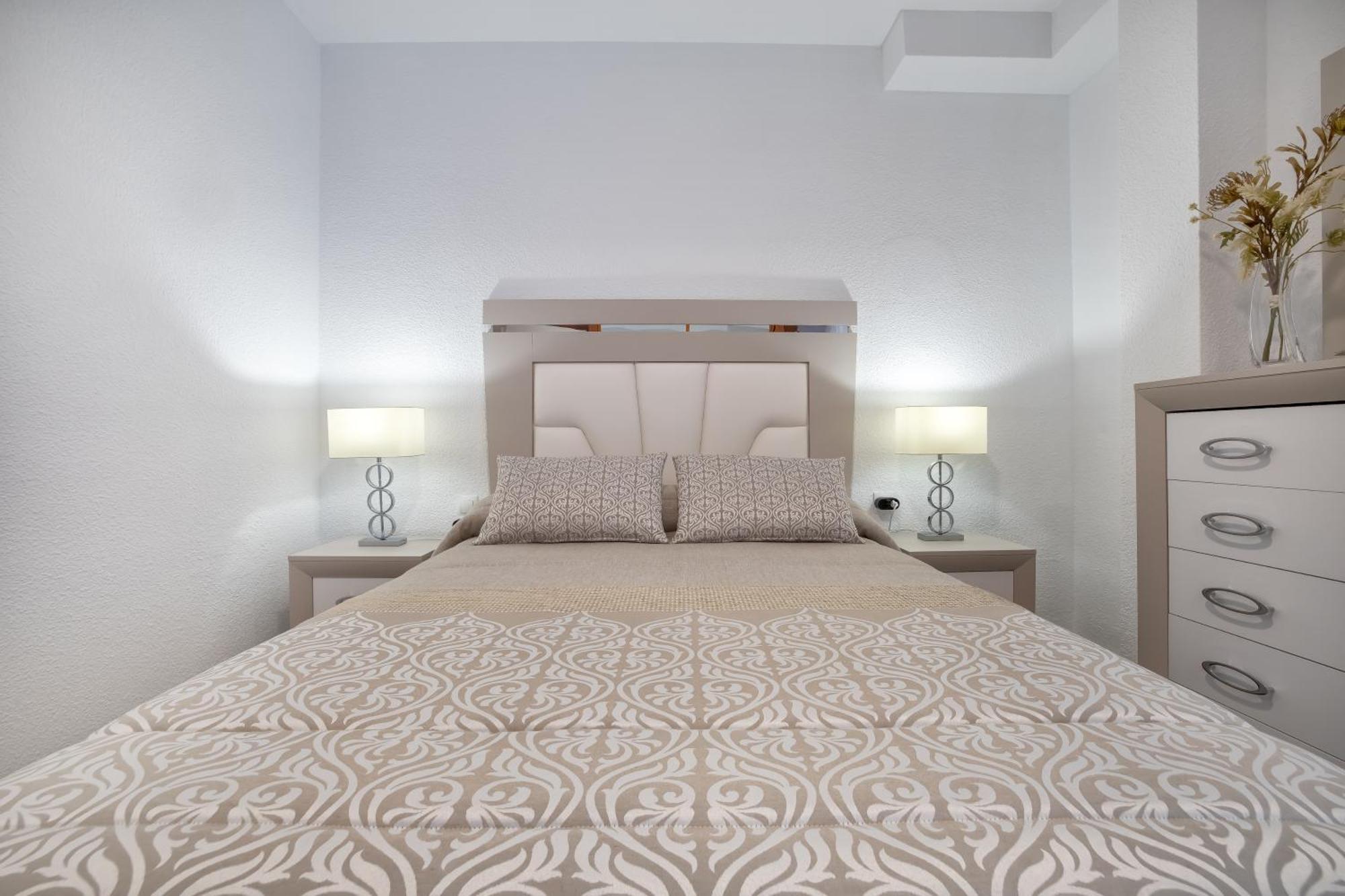 Apto Vallellano Junto Al Casco Historico & Parking Incluido Apartamento *