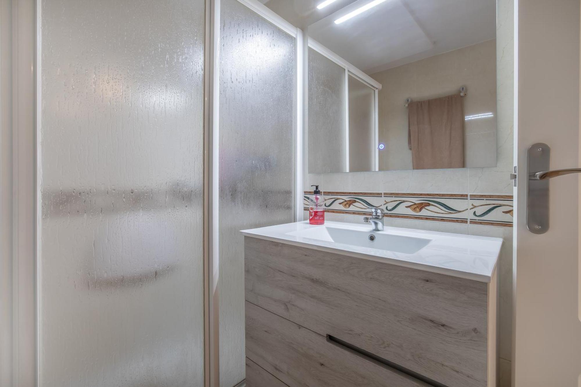 Apto Vallellano Junto Al Casco Historico & Parking Incluido Apartamento *